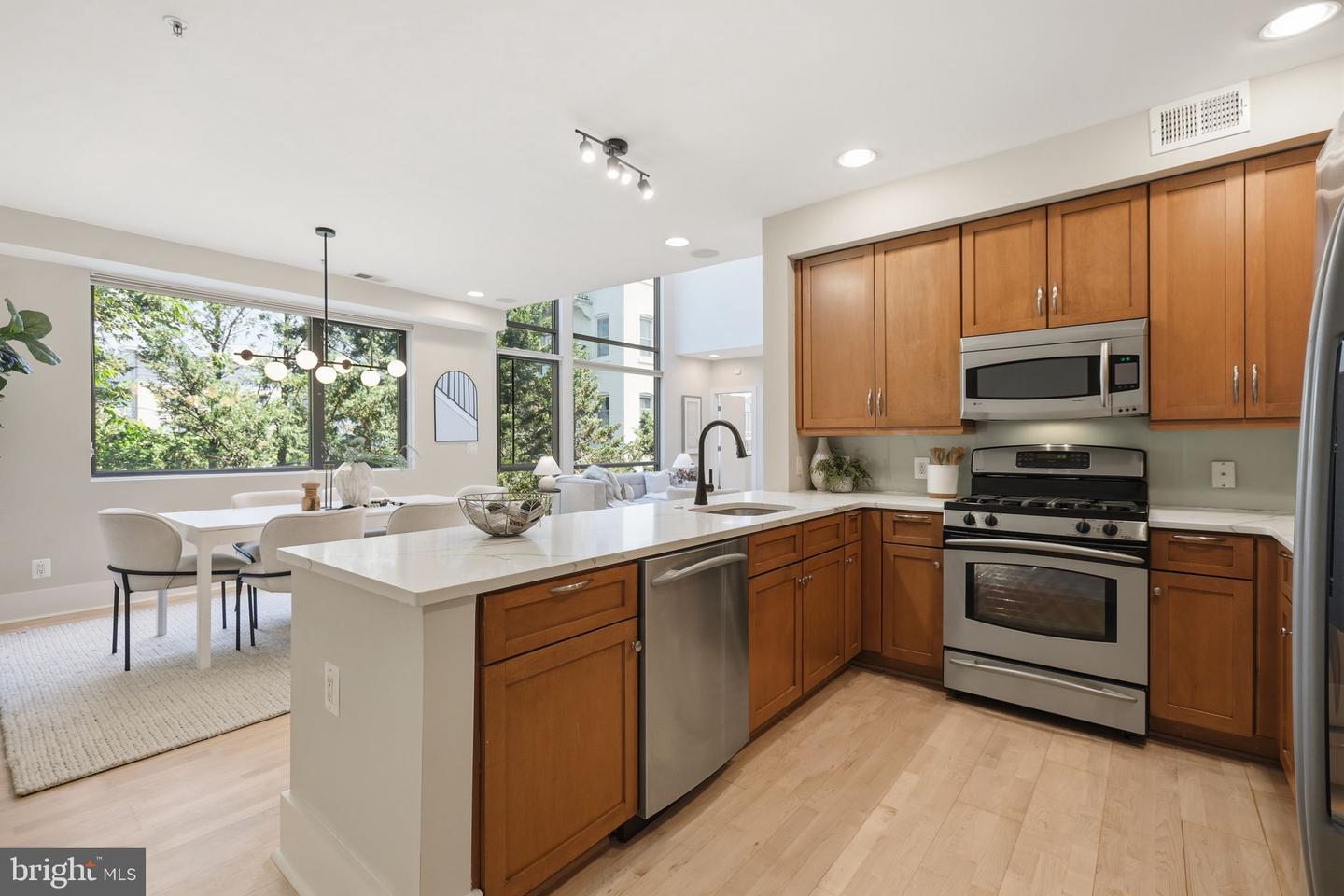 1425 Euclid St Nw #14 Property Photo 4