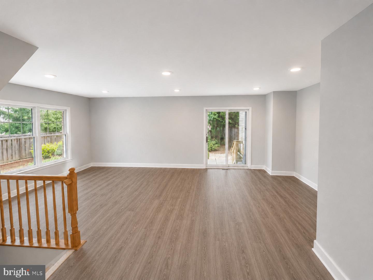 806 Hr Dr Se Property Photo 4