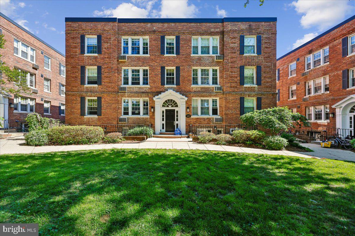 4481 Macarthur Blvd Nw #204 Property Photo 1