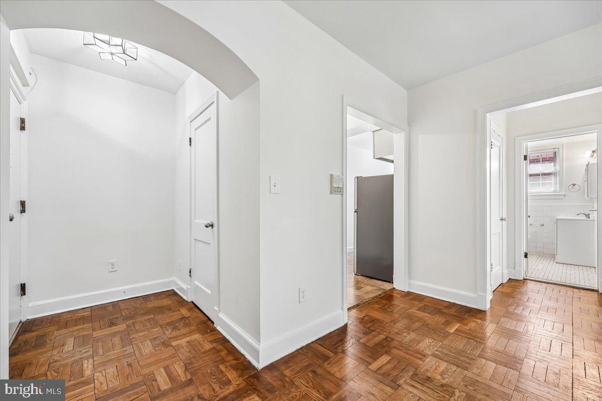 4481 Macarthur Blvd Nw #204 Property Photo 5