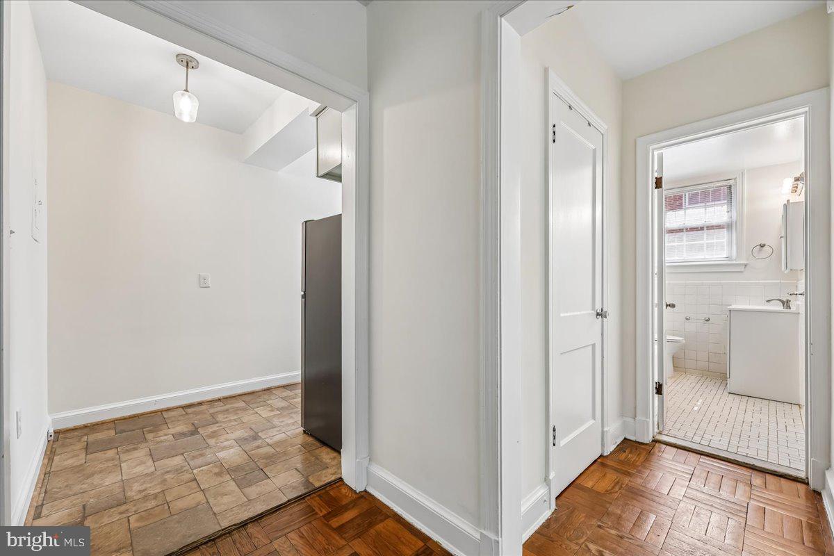 4481 Macarthur Blvd Nw #204 Property Photo 6