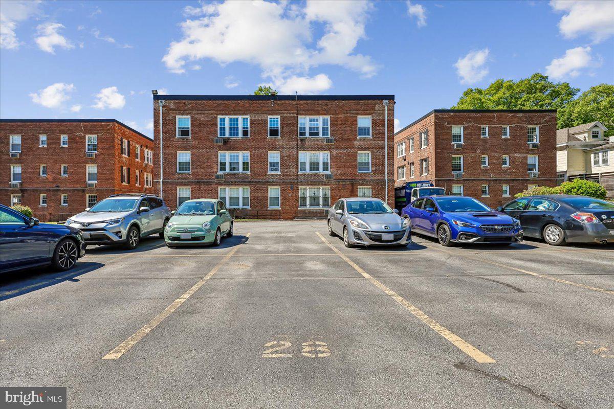 4481 Macarthur Blvd Nw #204 Property Photo 9
