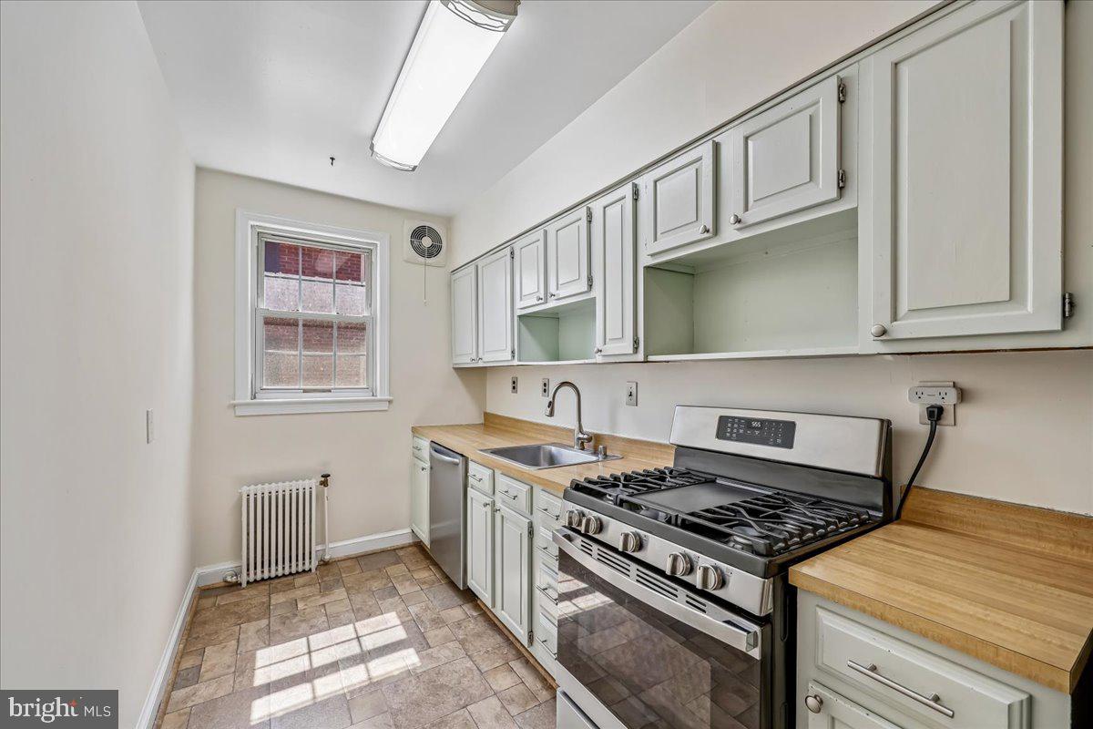 4481 Macarthur Blvd Nw #204 Property Photo 11