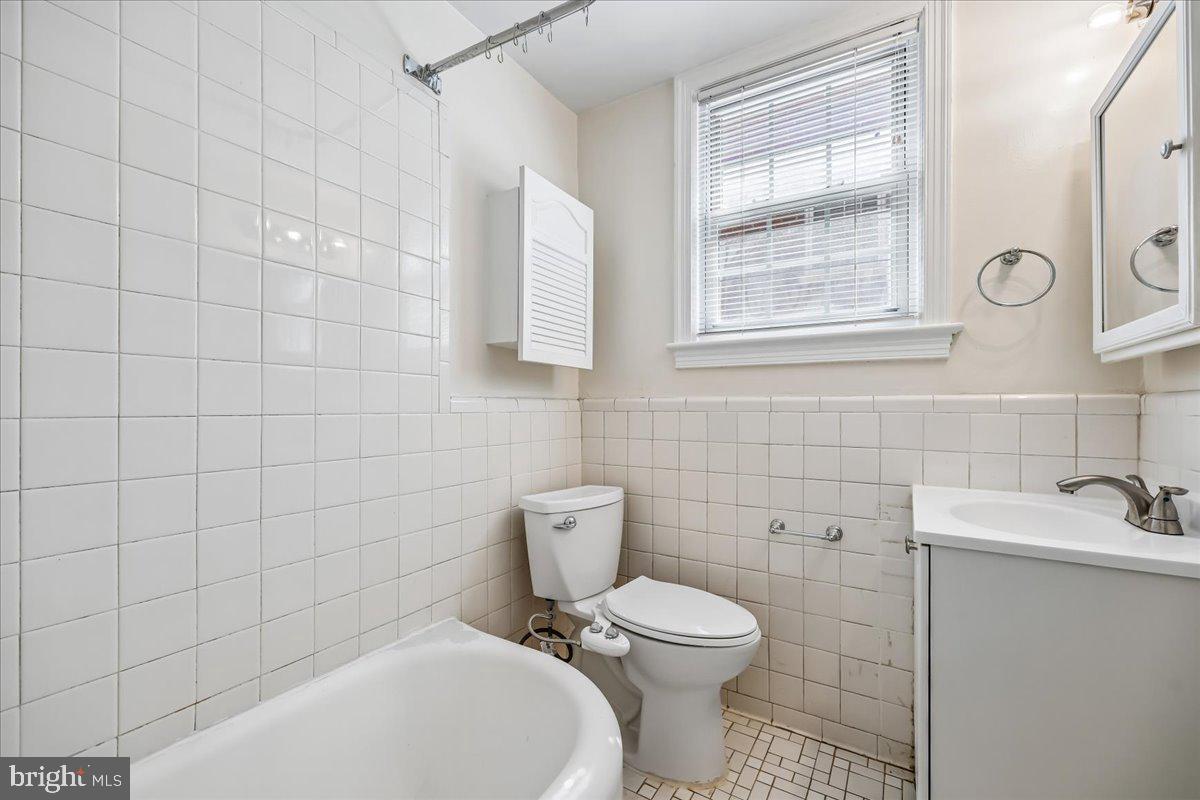 4481 Macarthur Blvd Nw #204 Property Photo 13