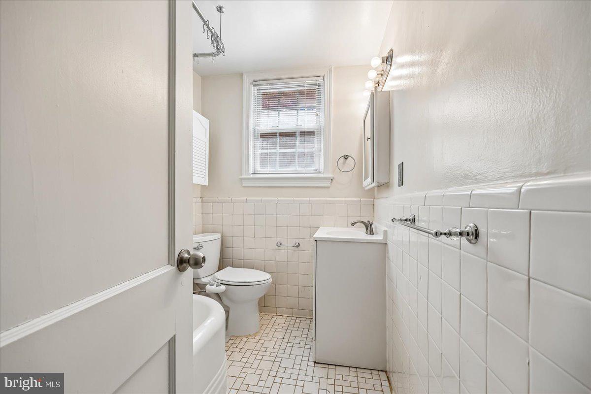 4481 Macarthur Blvd Nw #204 Property Photo 17