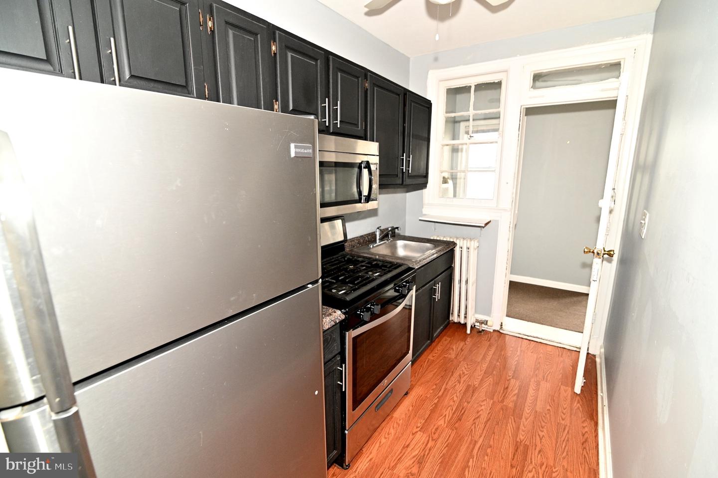 713 Hamlin St Ne #1 Property Photo 3