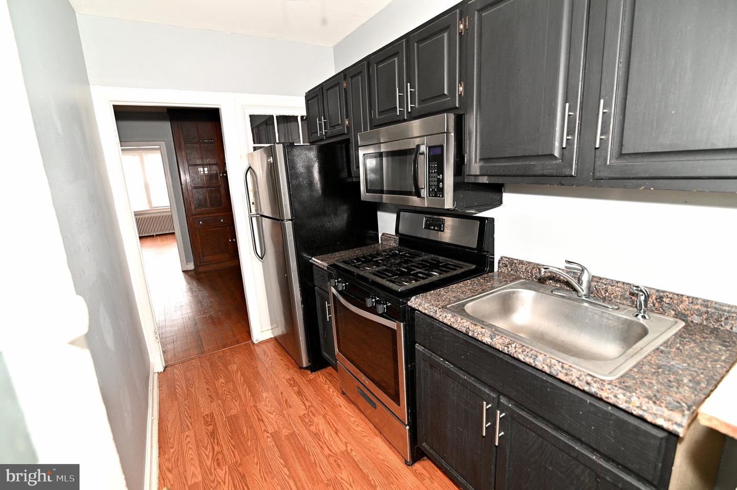 713 Hamlin St Ne #1 Property Photo 4