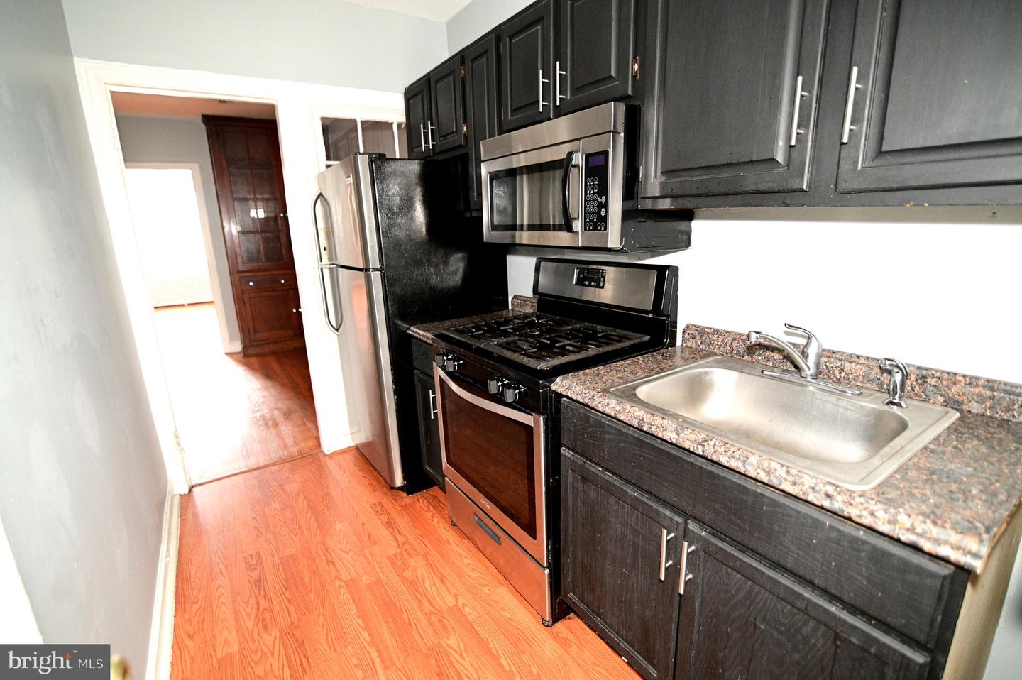 713 Hamlin St Ne #1 Property Photo 5