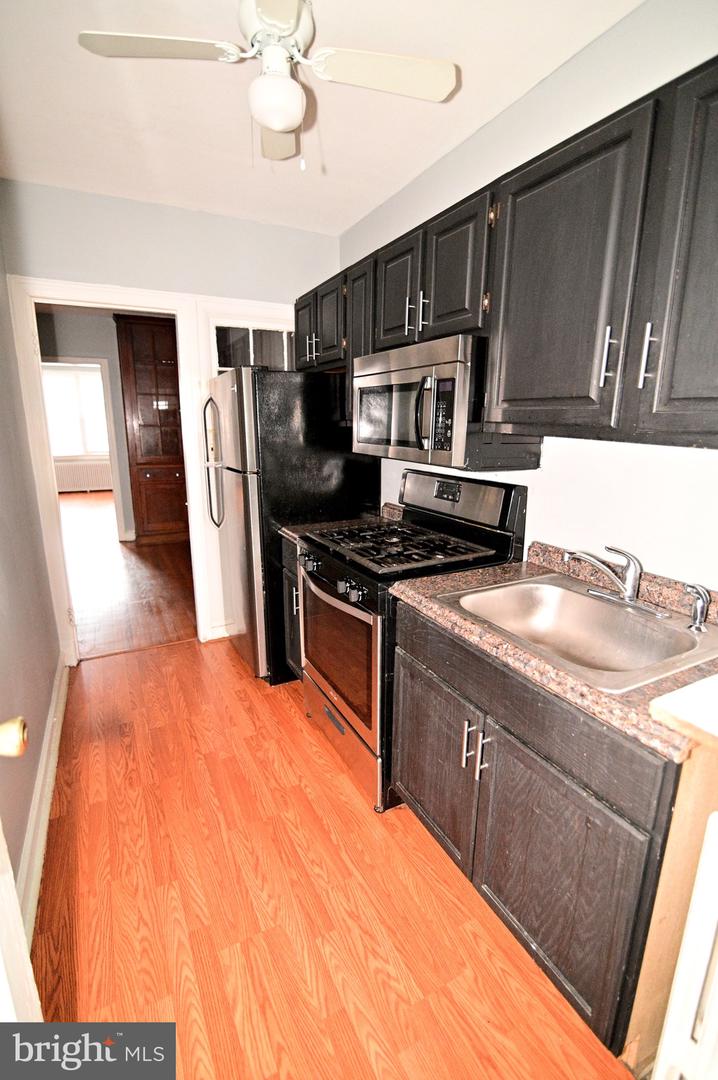 713 Hamlin St Ne #1 Property Photo 6