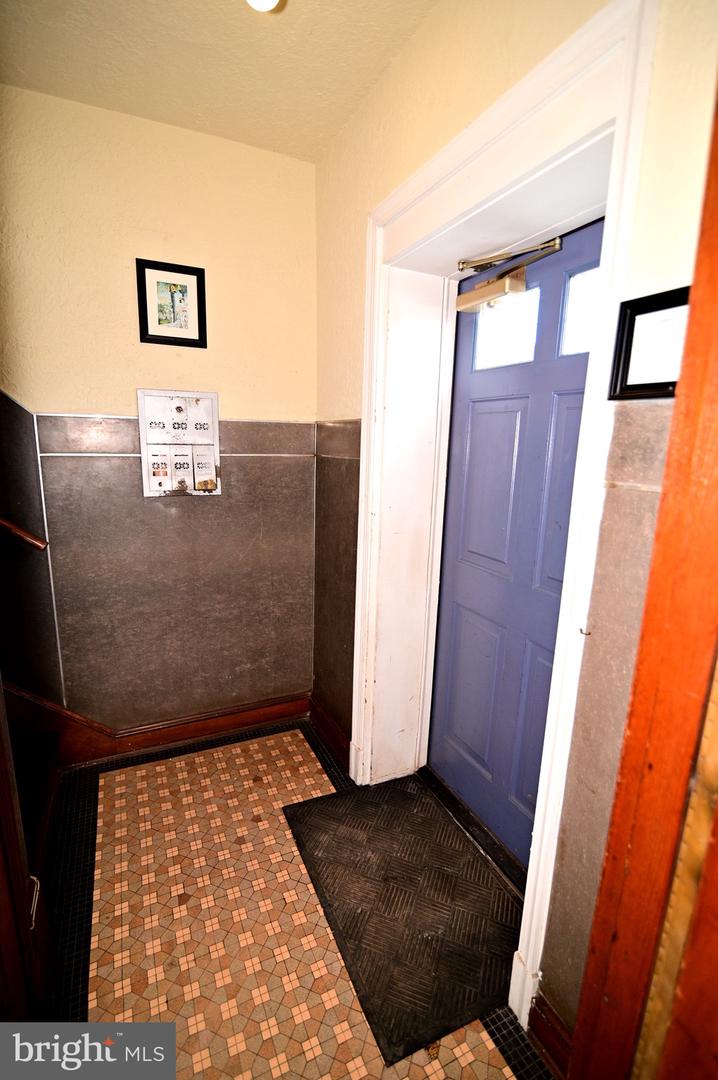 713 Hamlin St Ne #1 Property Photo 10