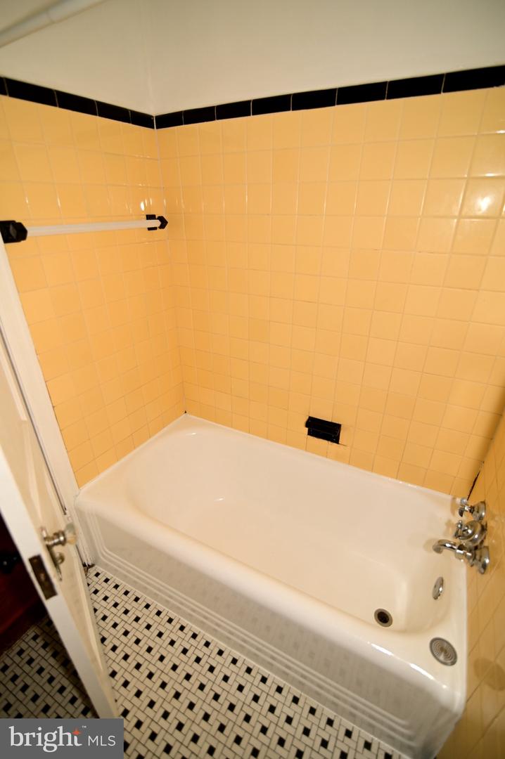 713 Hamlin St Ne #1 Property Photo 17