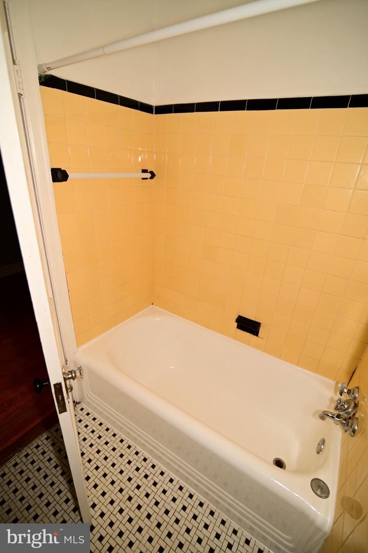 713 Hamlin St Ne #1 Property Photo 18