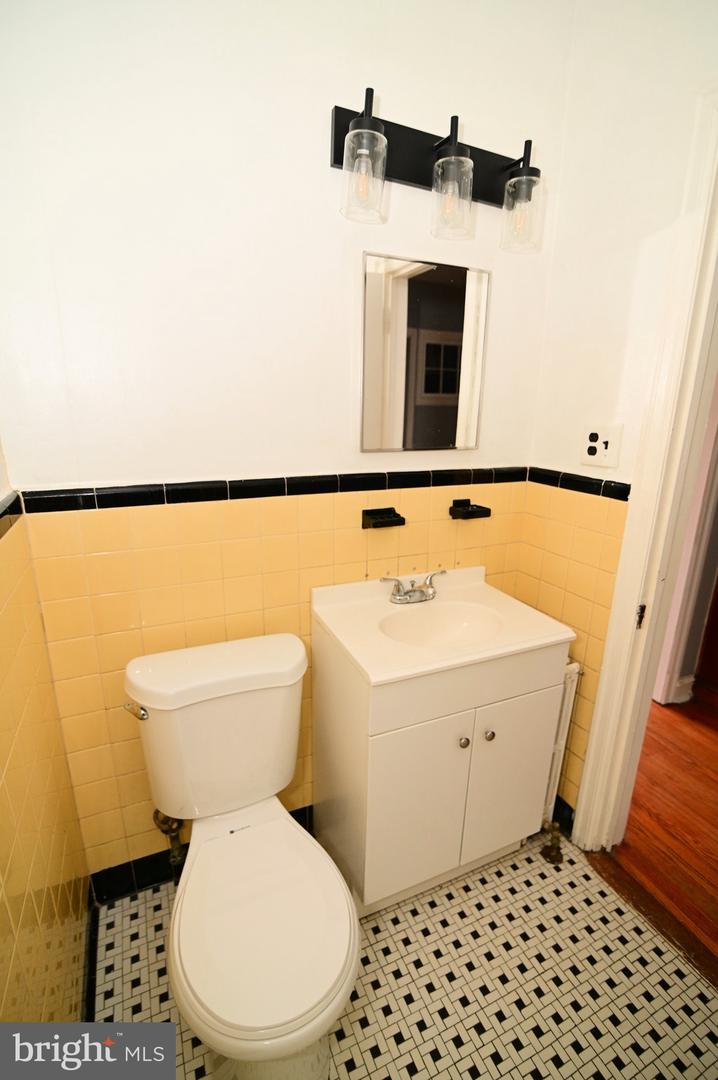 713 Hamlin St Ne #1 Property Photo 19