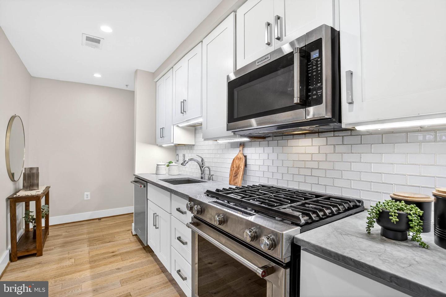 1516 K St Se #2c Property Photo 6