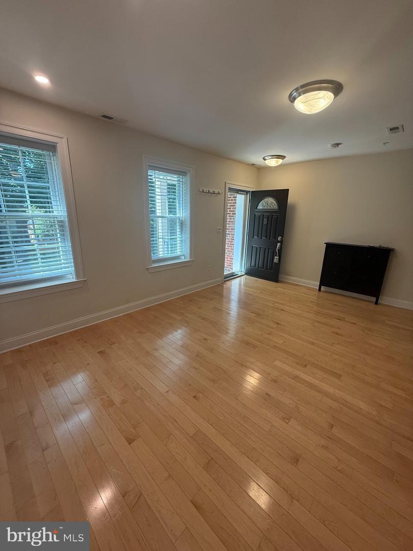 3925 Fulton St Nw #5 Property Photo 5