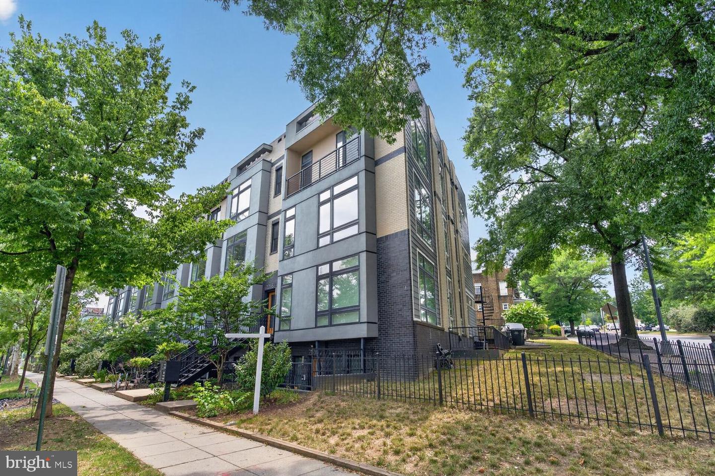2126 3rd St Ne #b Property Photo 1