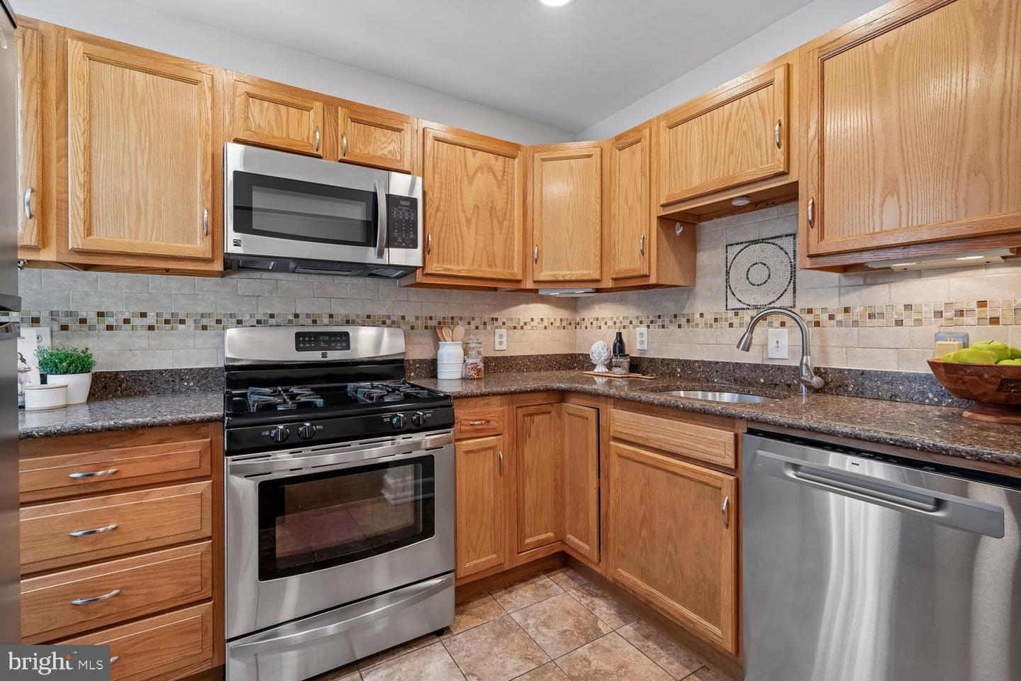 1652 Kramer St Ne Property Photo 4