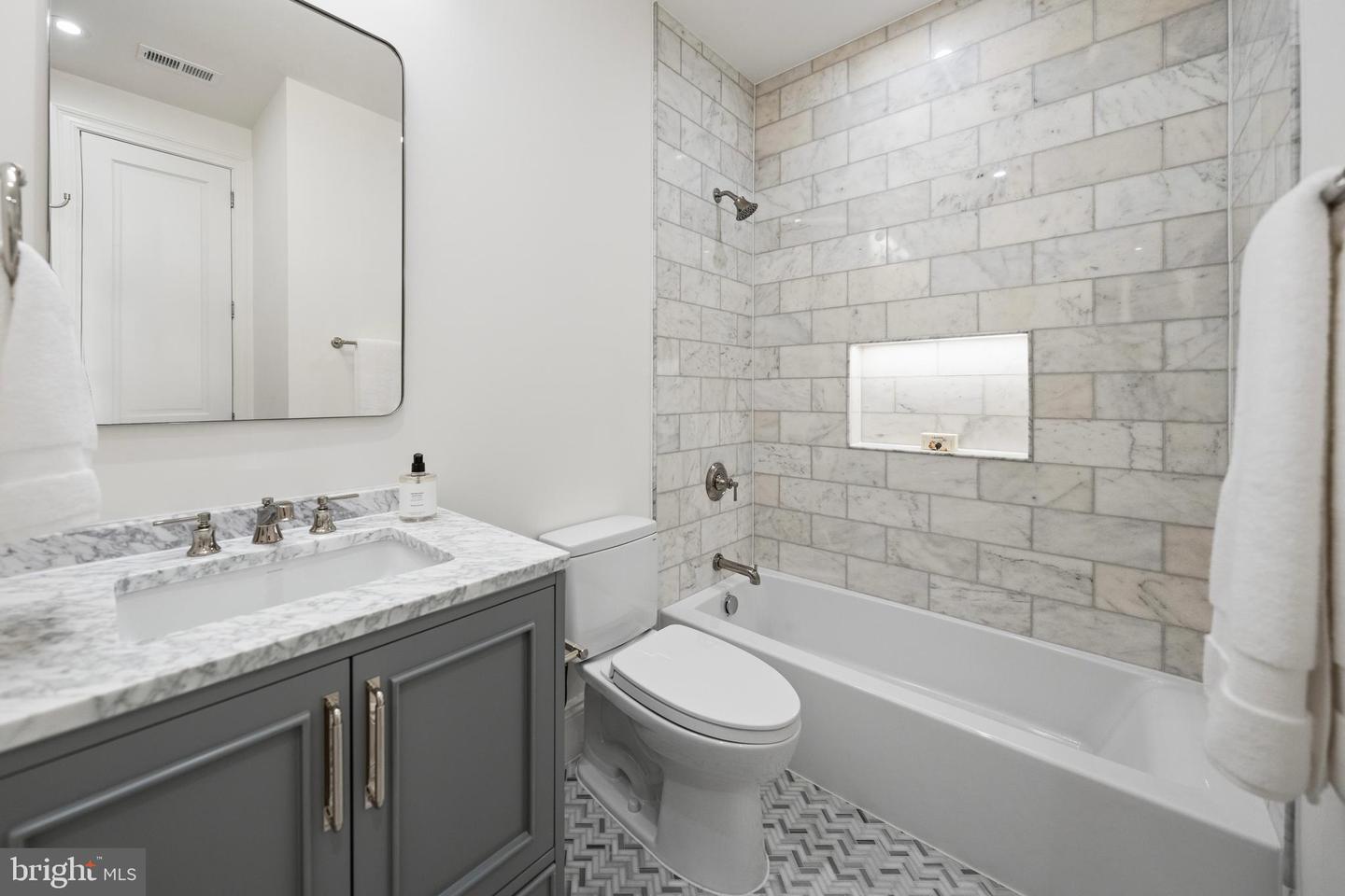 1716 Swann St Nw Property Photo 34