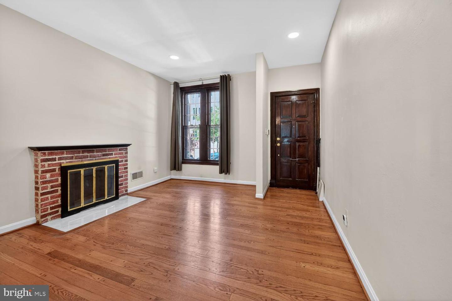 1025 30th St Nw Property Photo 4