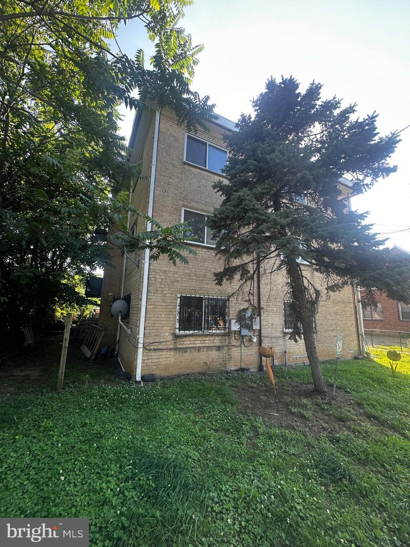4611 Quarles St Ne Property Photo 3
