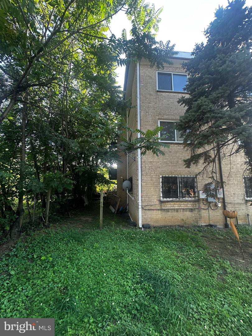 4611 Quarles St Ne Property Photo 4