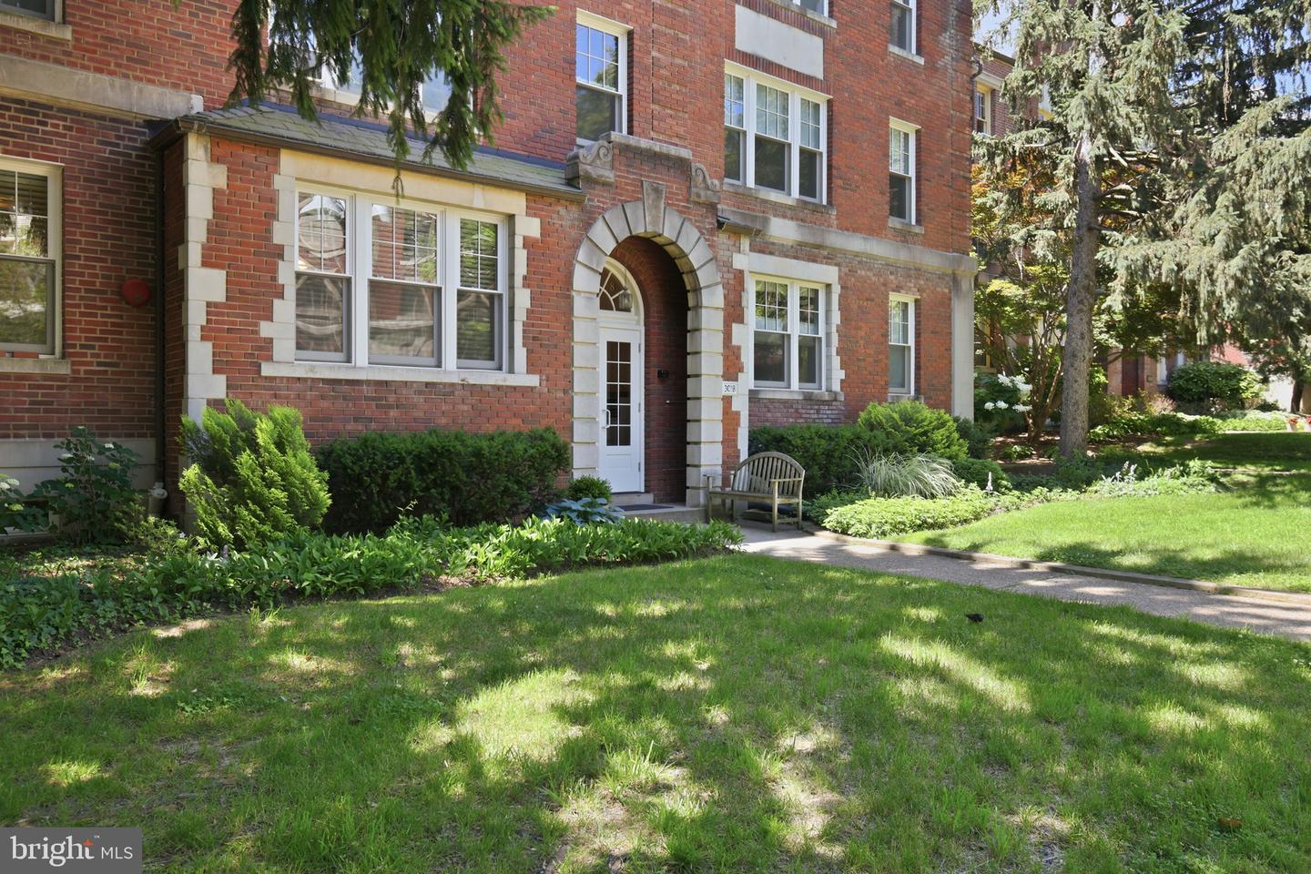 3018 Porter St Nw #103 Property Photo 2