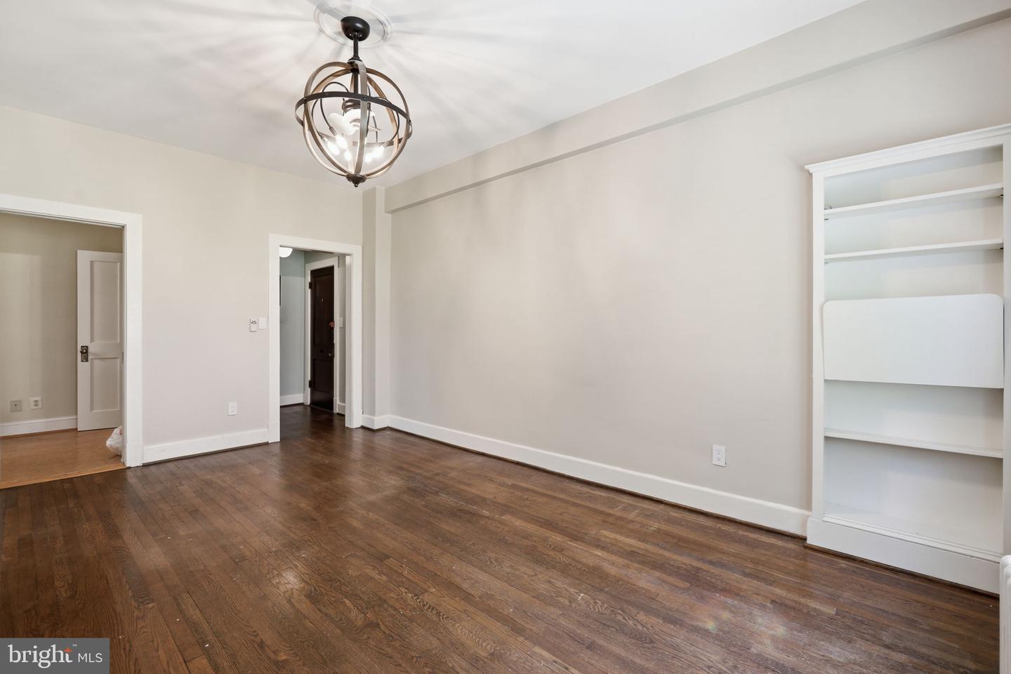3018 Porter St Nw #103 Property Photo 7