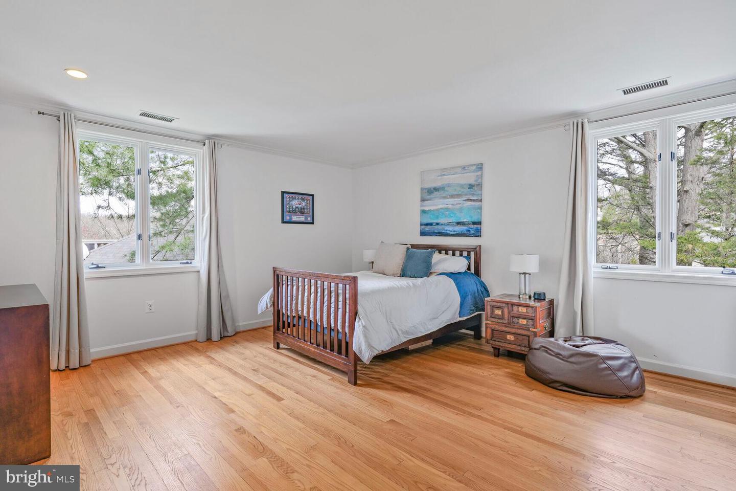 4711 Foxhall Cres Nw Property Photo 18