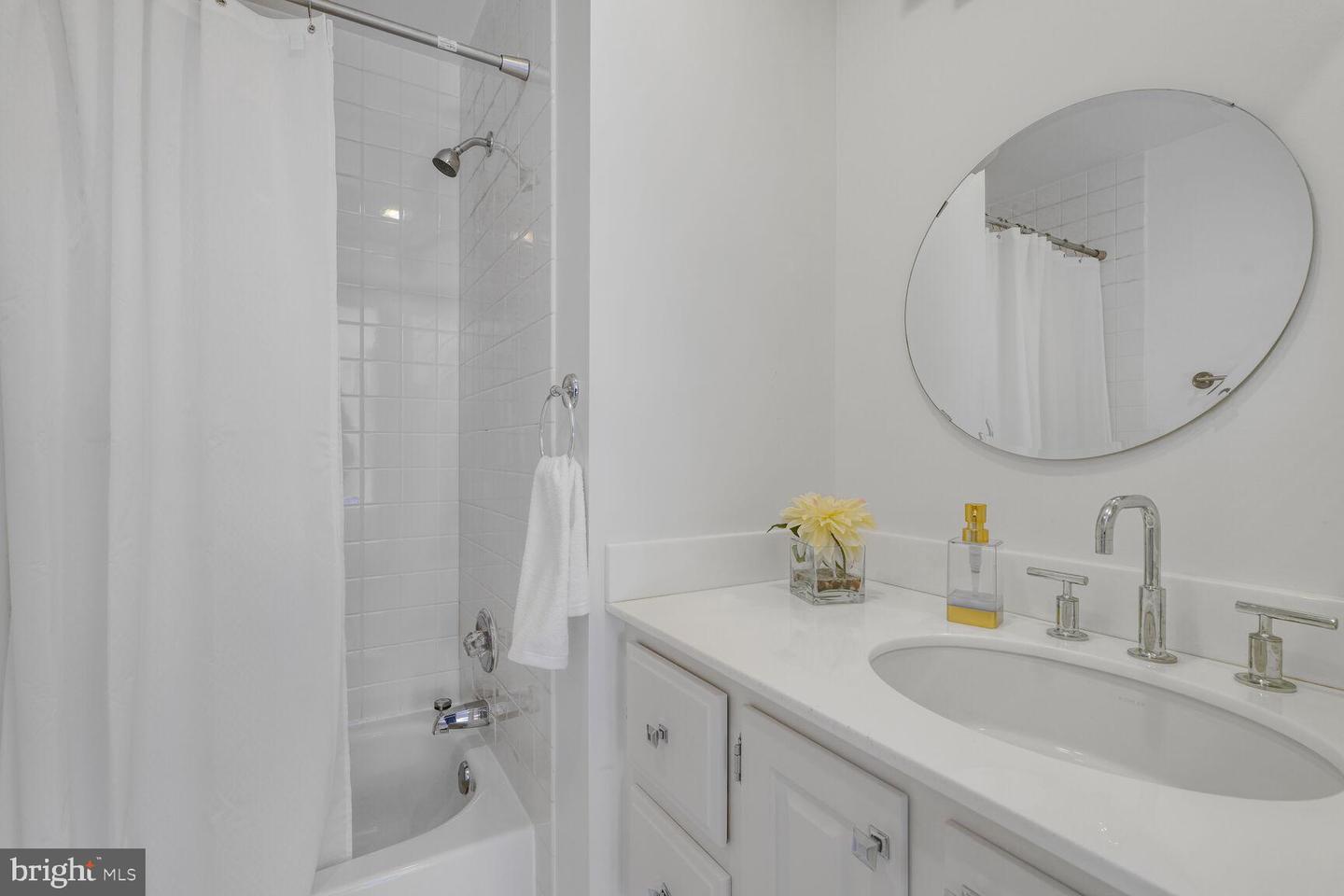4711 Foxhall Cres Nw Property Photo 19