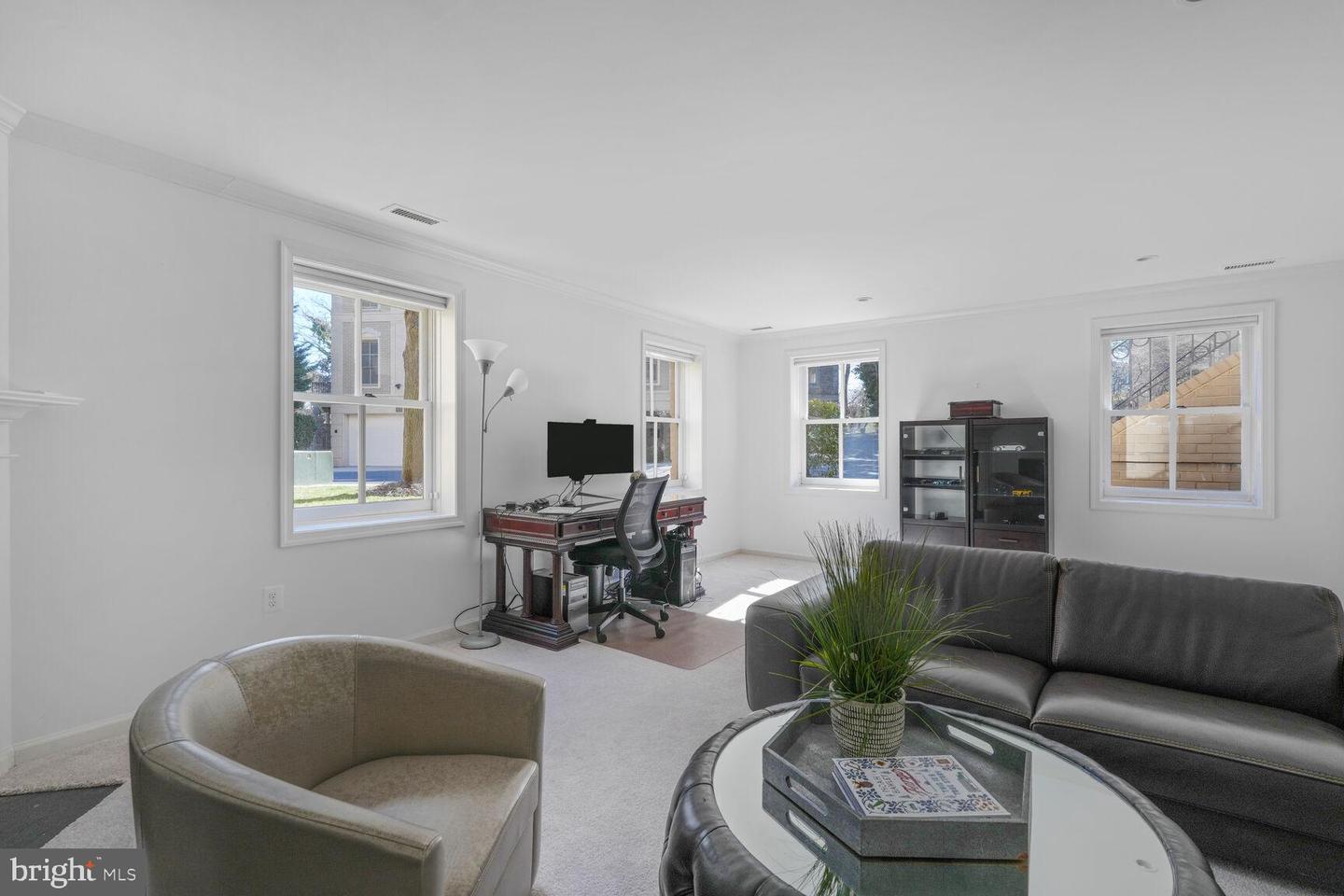 4711 Foxhall Cres Nw Property Photo 22