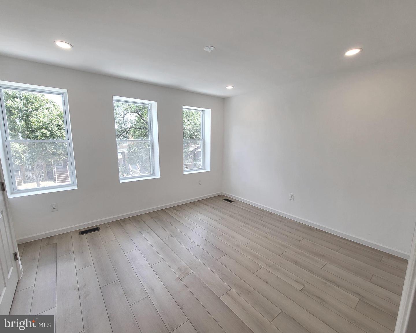 562 24th St Ne Property Photo 13