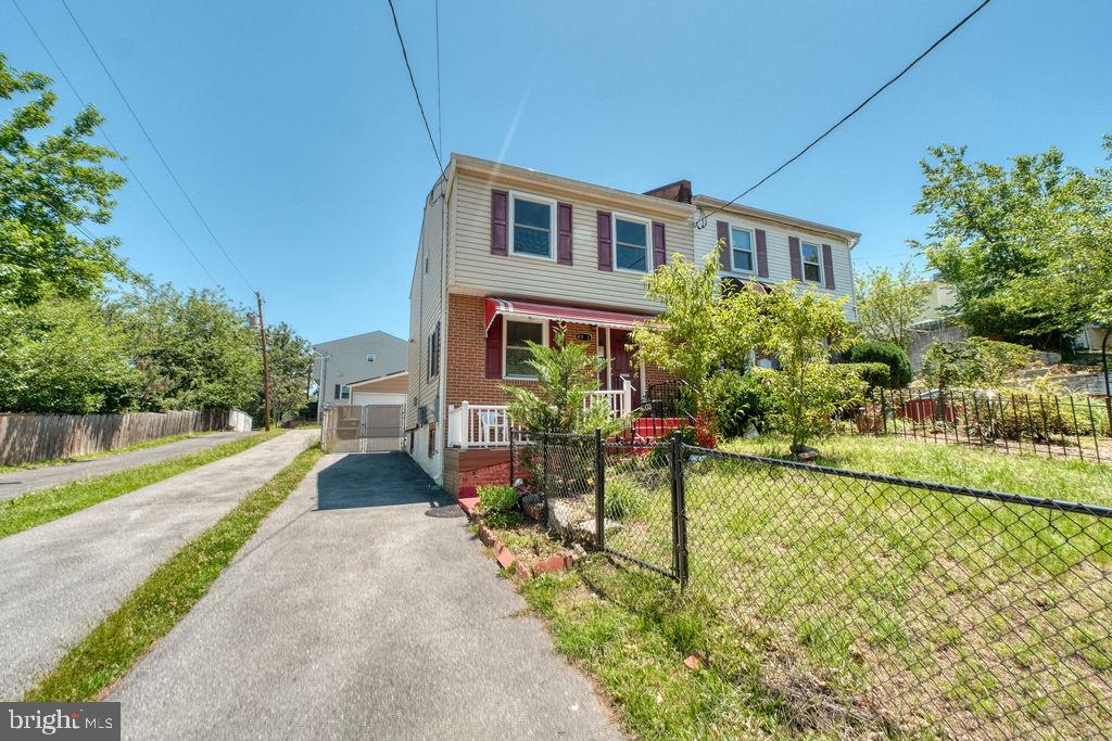 4903 8th St Ne Property Photo 1
