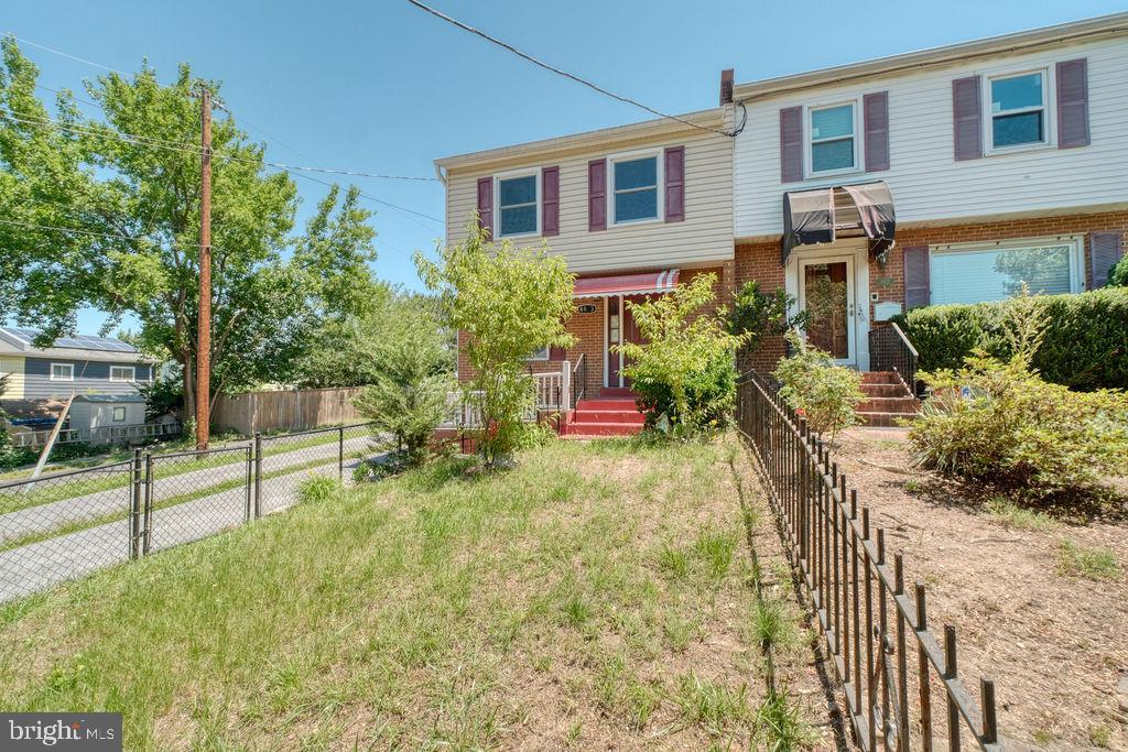 4903 8TH ST NE Property Photo 1