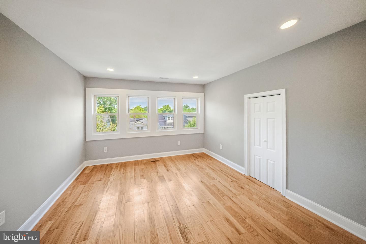 2605 Monroe St Ne Property Photo 23