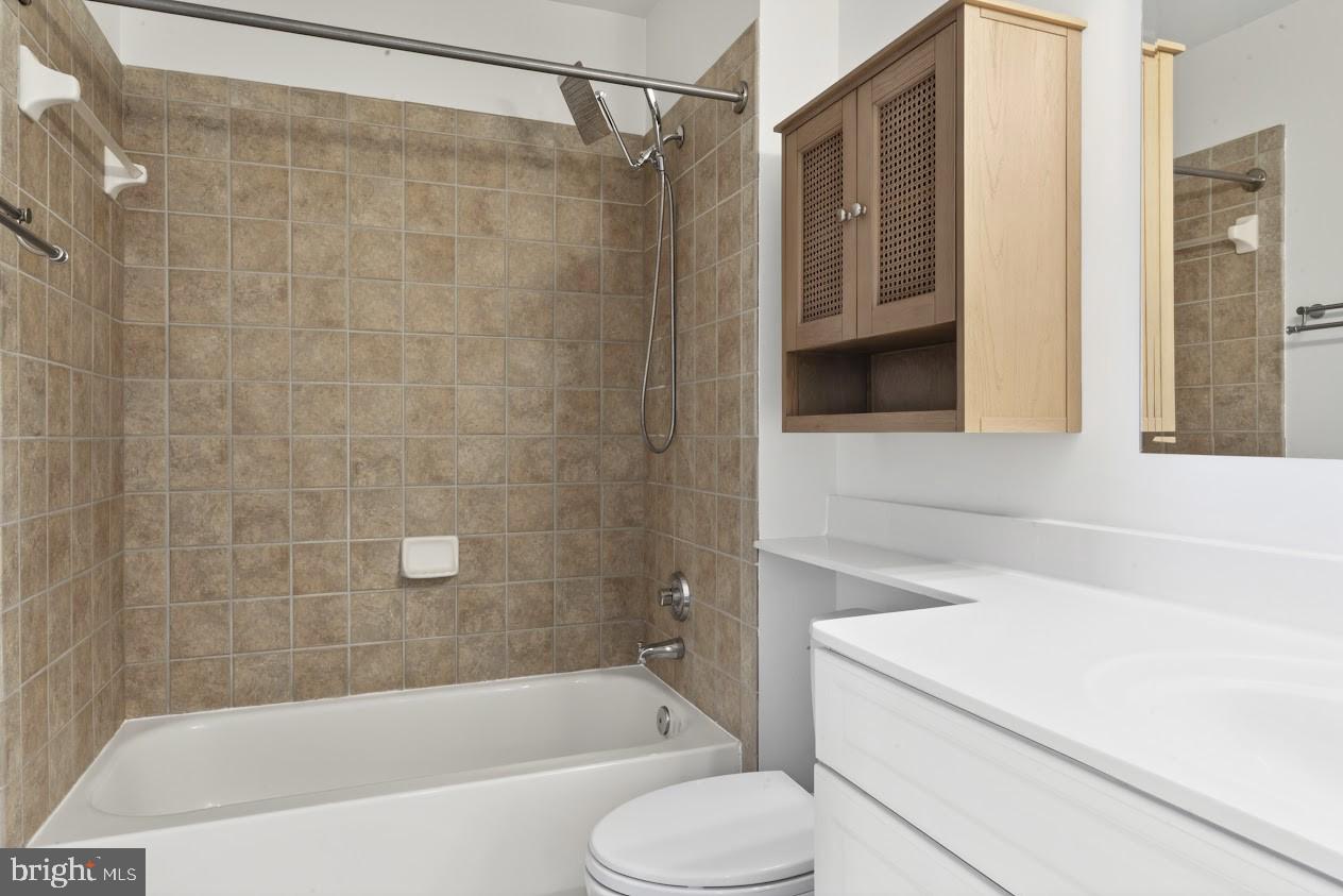 555 Massachusetts Ave Nw #1417 Property Photo 23
