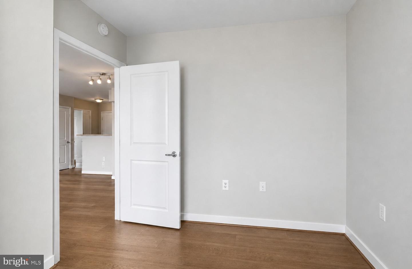 555 Massachusetts Ave Nw #1417 Property Photo 28