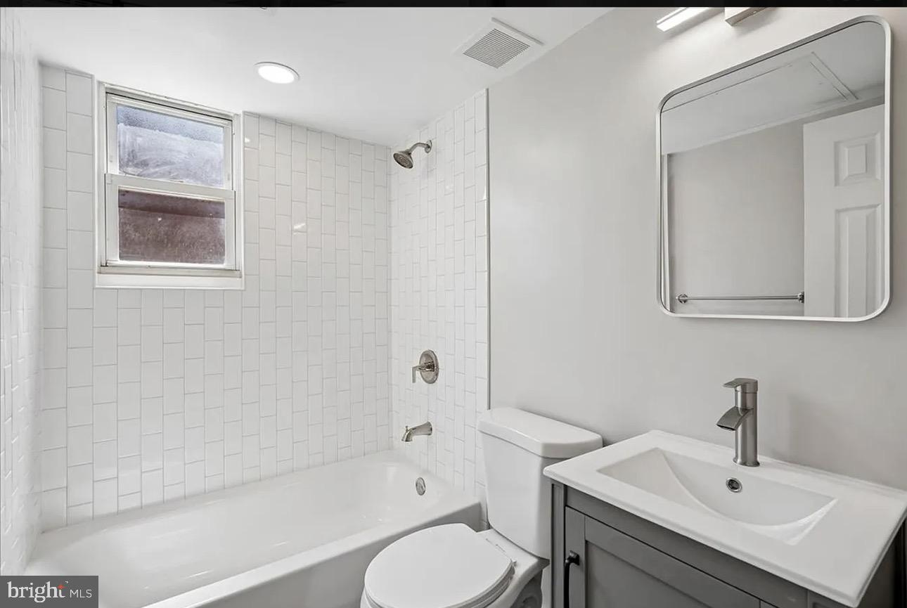 1410 Young St Se #12 Property Photo 5