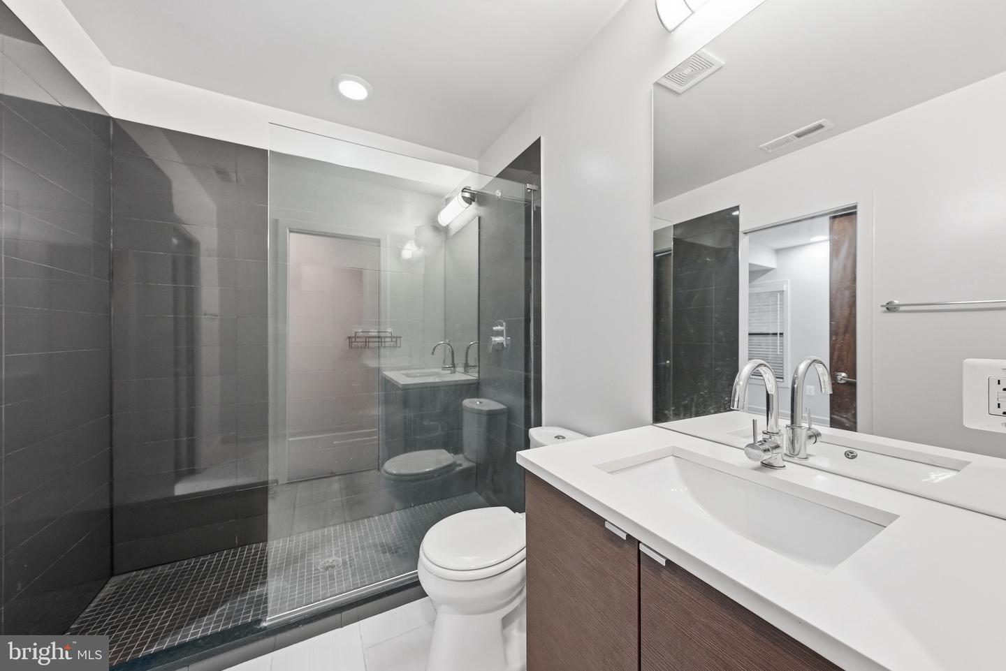 1341 Irving St Nw #a Property Photo 20