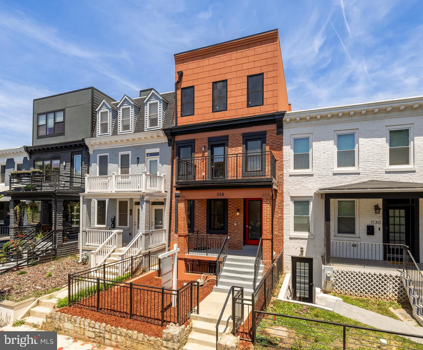 1128 Morse St Ne #ph Property Photo 1