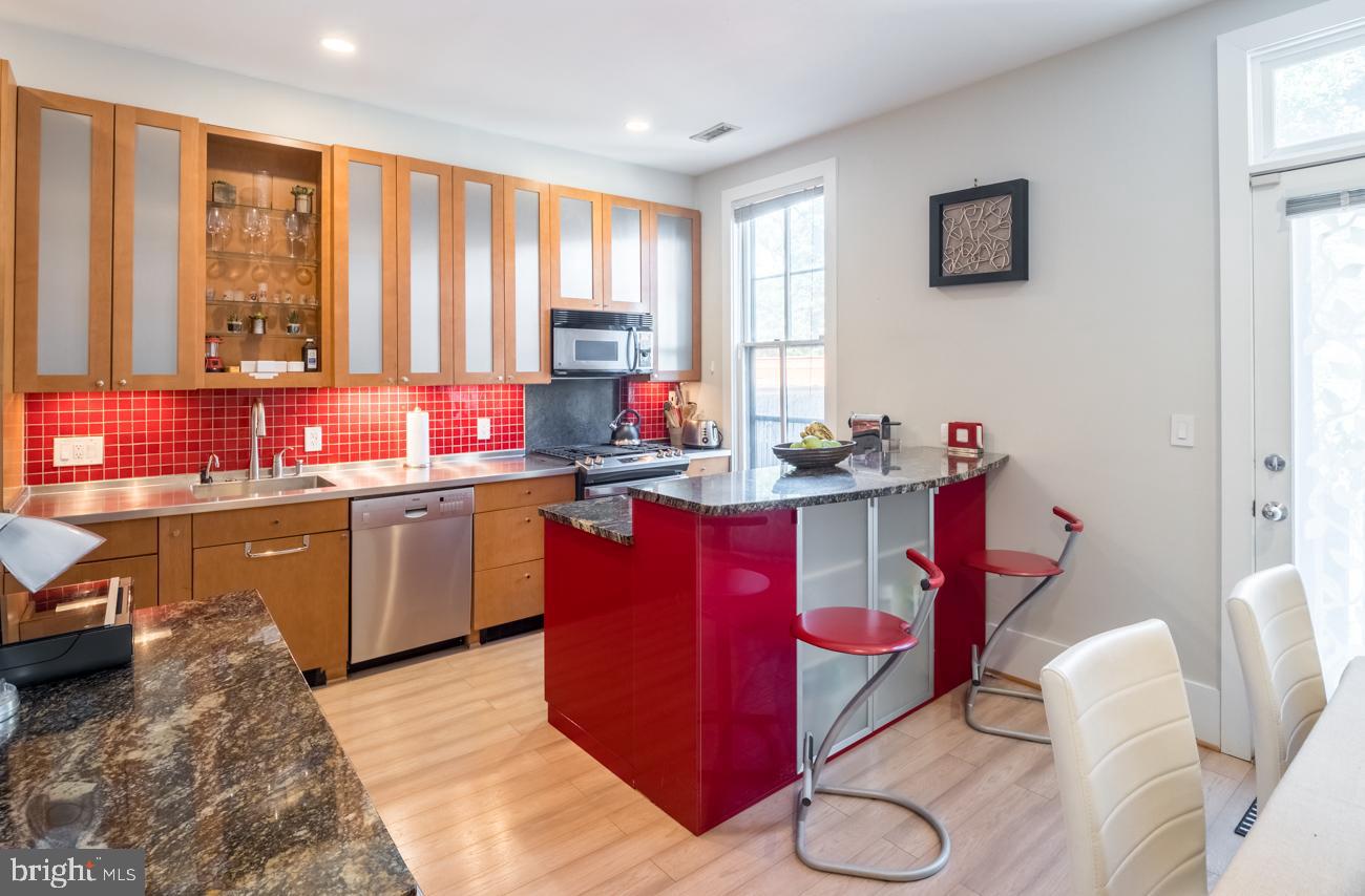 1407 33rd St Nw Property Photo 4