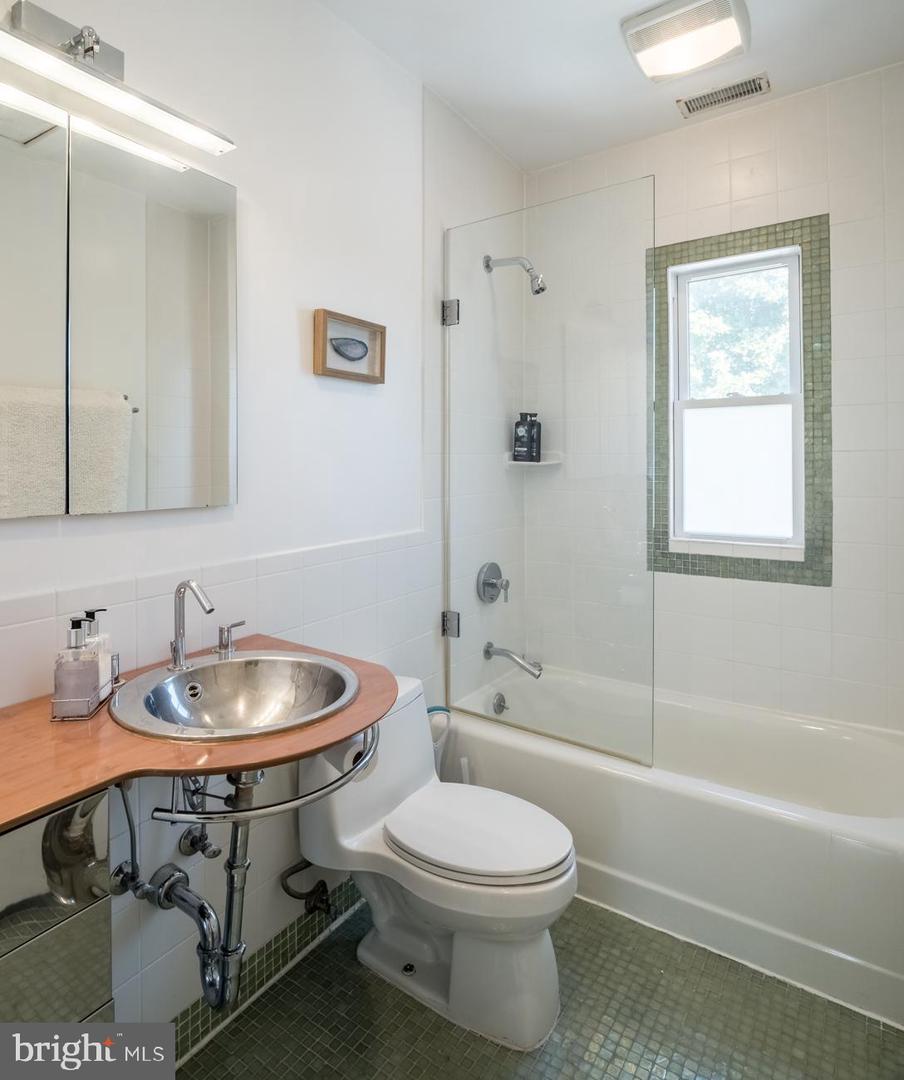 1407 33rd St Nw Property Photo 8
