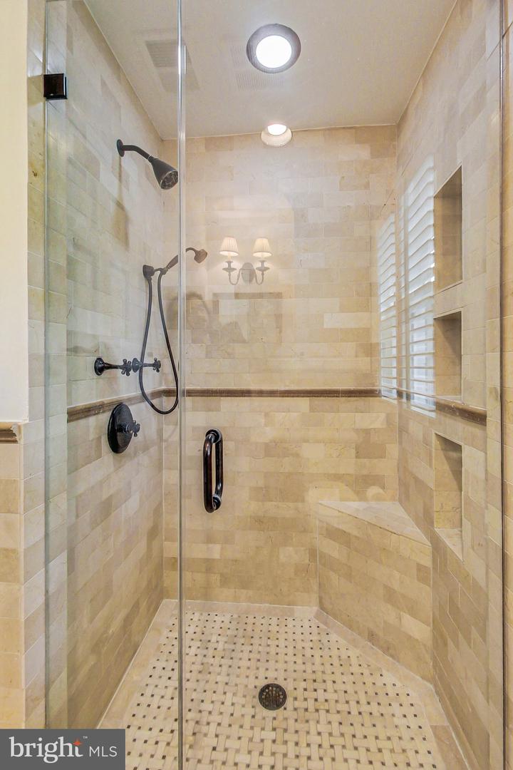 4831 Calvert St Nw Property Photo 24