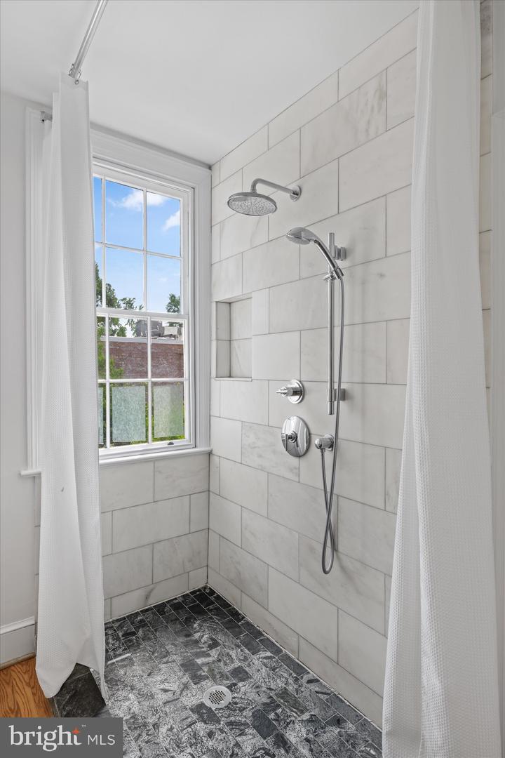 2516 East Pl Nw Property Photo 12