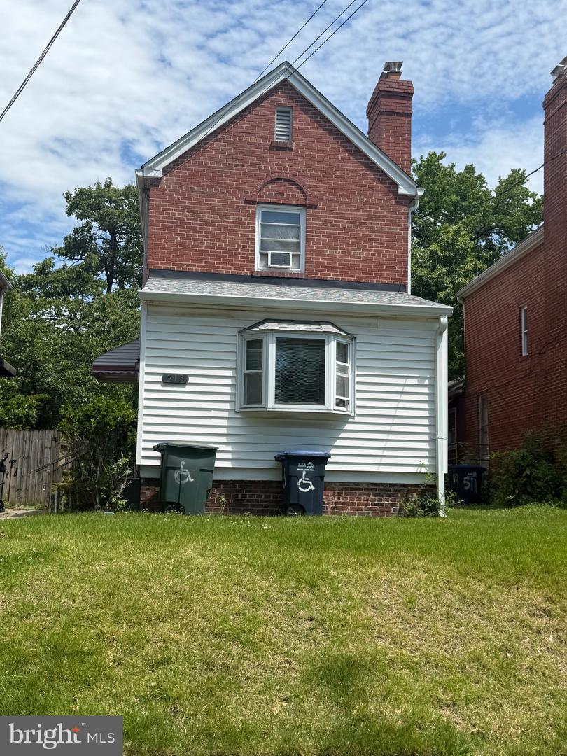 513 Fern Pl Nw Property Photo 1