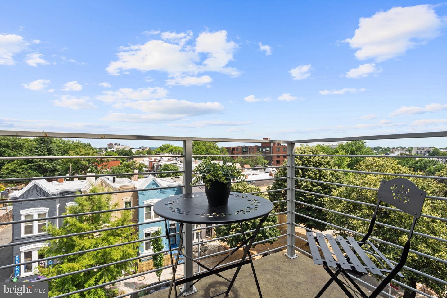 1112 MONTELLO AVE NE #401 Property Photo 1