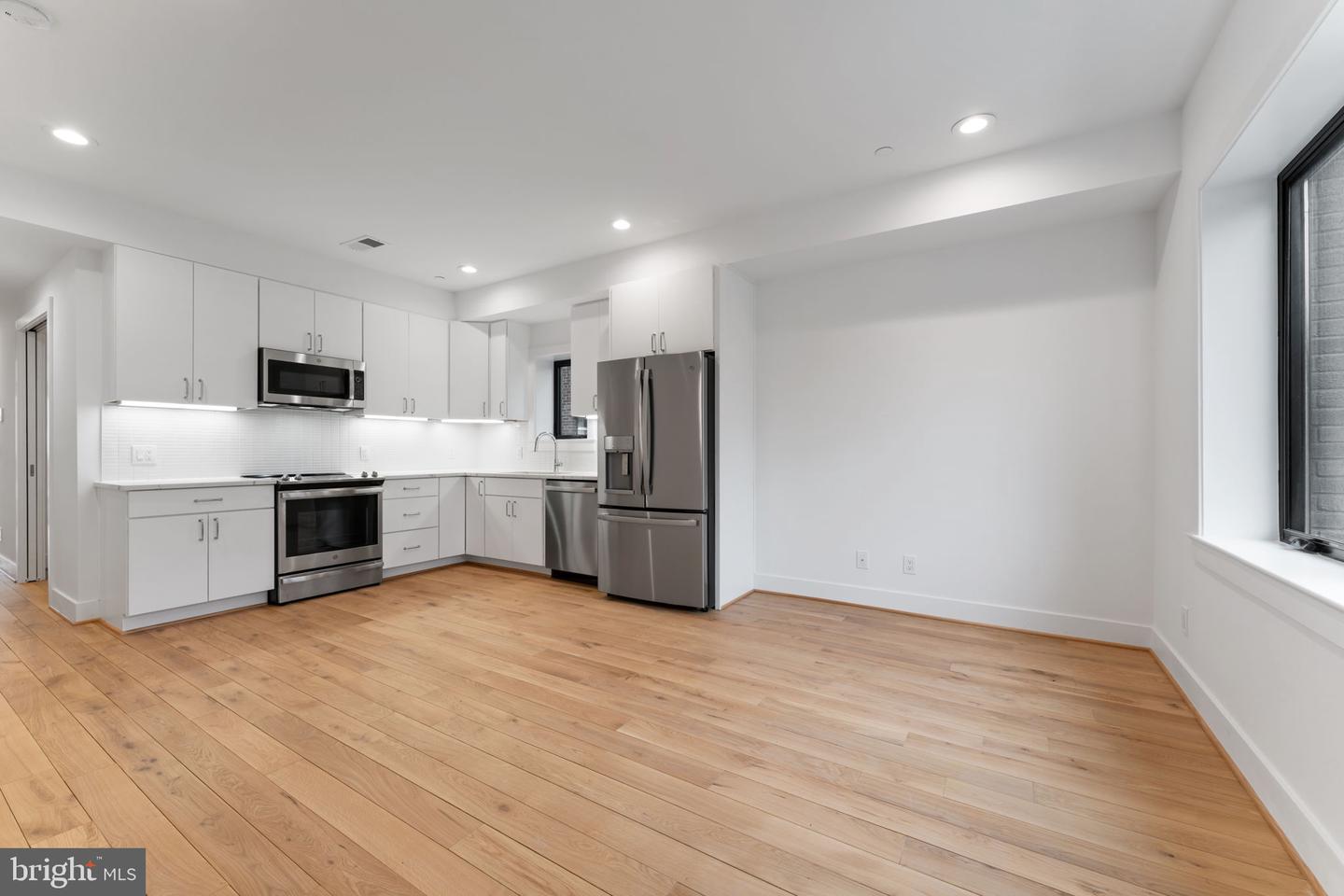 2217 40th St Nw #102 Property Photo 5