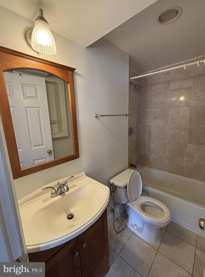 1125 12th St Nw #54 Property Photo 4