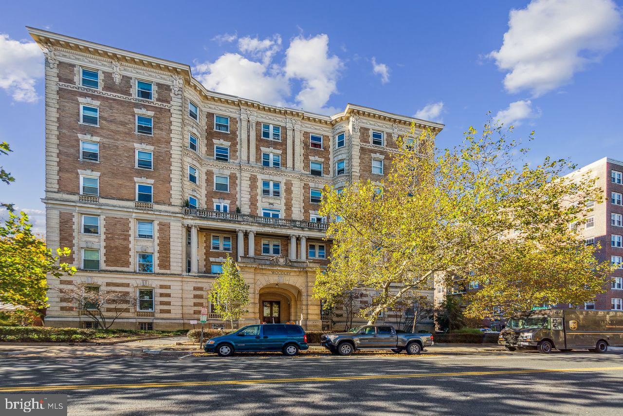 1851 Columbia Rd Nw #400 Property Photo 1