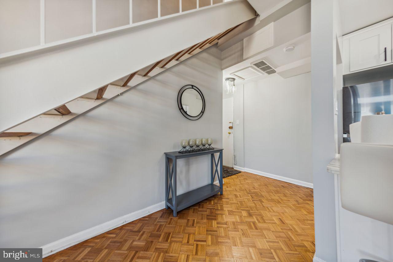 1851 Columbia Rd Nw #400 Property Photo 4