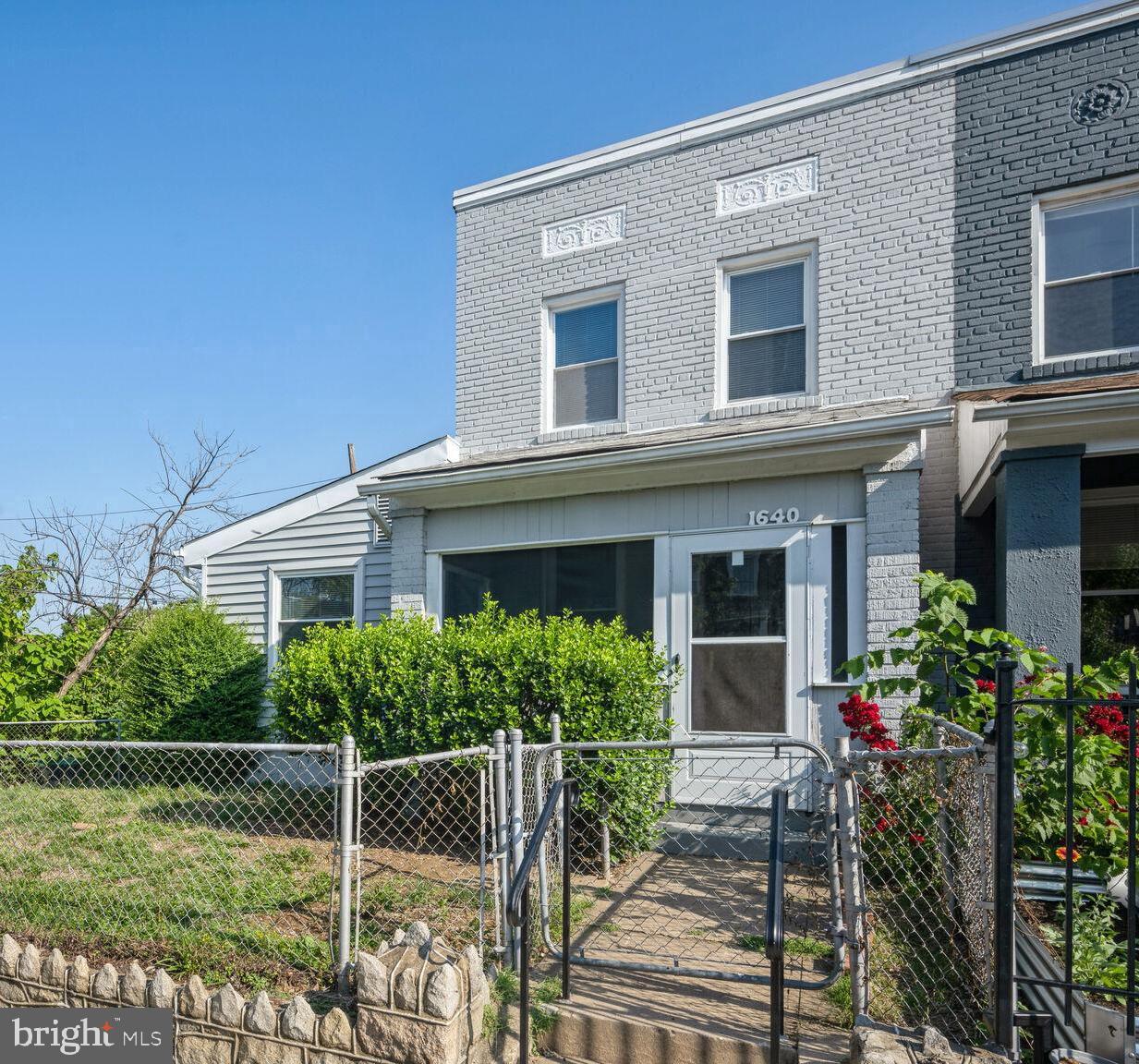 1640 L ST NE Property Photo 1